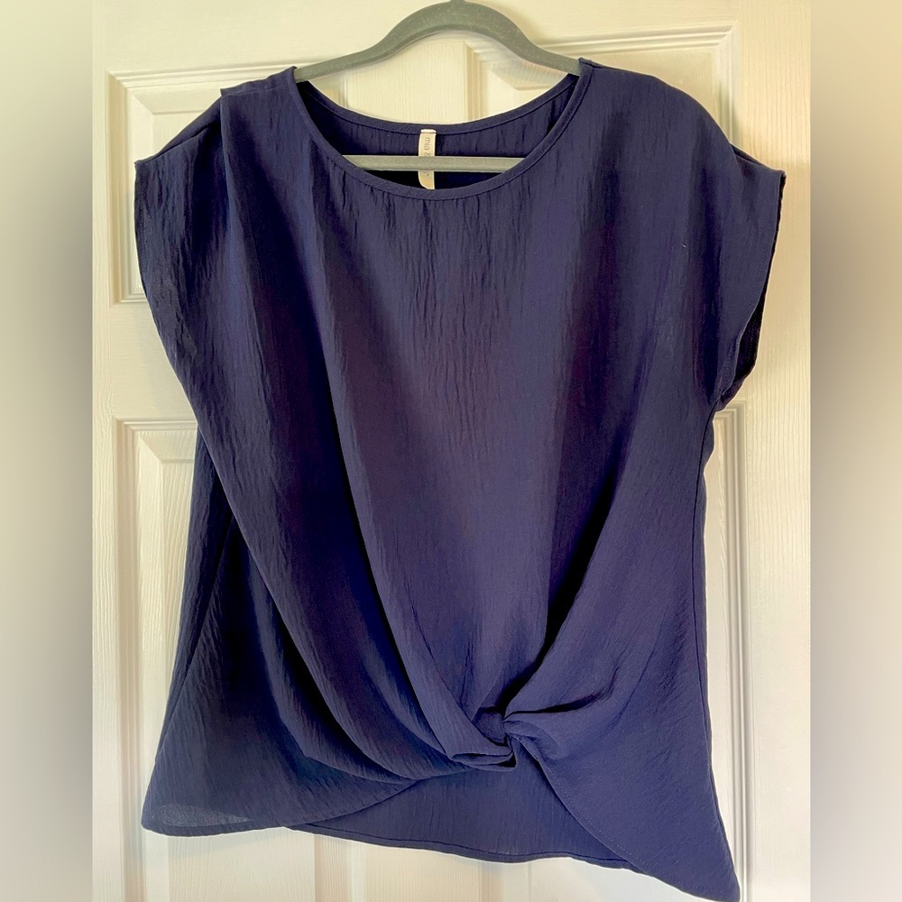 NWOT Mia and Tess Navy Blue Blouse. Size Large.